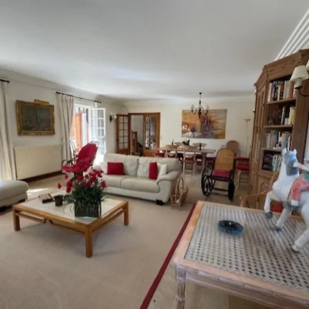 Holiday home Large House With A Garden Tourgeville