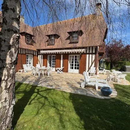 Holiday home Large House With A Garden Tourgeville